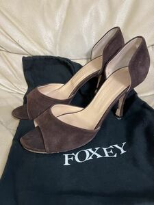 フォクシーfoxy スエードパンプスサンダル size35.5 23前後くらいの方に 内側に汚れがありますが履けば分からないところです。