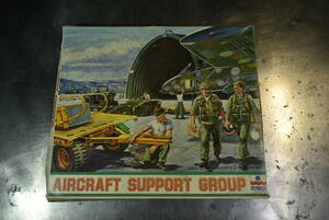 Qm070 【絶版 1978年製】 vtg ESCI 1:48 Aircraft Support Group (includes pilots and ground crew) 80サイズ