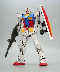 組立済ガンプラ「RG 1/144 RX-78-2 ガンダム Ver.2.0 」完成品　未使用リアリスティックデカール付属 　バルカンは改修済版です