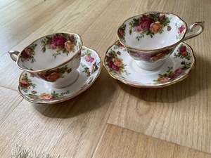 アメリカ購入！美品！1962MADE IN ENGLAND★OLD COUNTRY ROSES★ROYAL ALBERT★カップ＆ソーサ　ペア