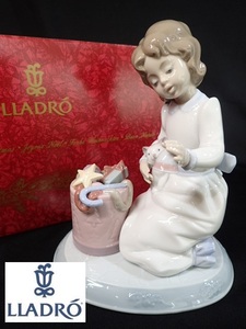 8273[TS]状態良♪箱付き◆LLADRO/リヤドロ◆フィギュリン No.6671『 Ringing In The Season』 陶器の置物/クリスマスコレクション/少女 猫