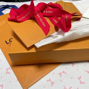 美品　ルイヴィトン VUITTON 中古 空き箱 BOX ヴィトン 袋 ショップ袋 ショッパー　赤リボン　金メッセージカード　領収証入れ