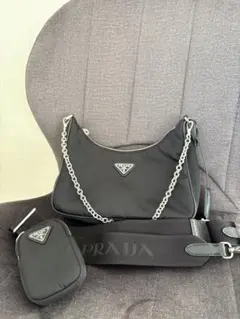 PRADA Re-Edition 2005 ブラックショルダーバッグ