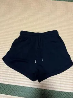 H&Mブラックショートパンツ