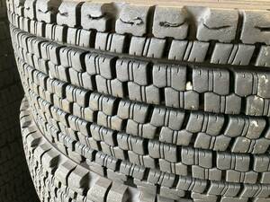 ★4本トラックスタッドレス245/70R/19.5中古品★