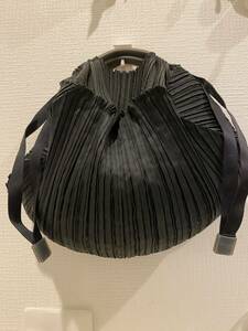 ISSEY MIYAKE ・イッセイミヤケ・ pleats please・プリーツプリーズ・黒・バッグ