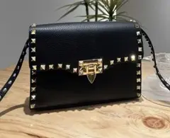 ブラックVALENTINO VALENTINOショルダーバッグです