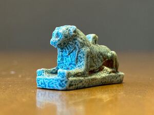 【古代ライオン.. 神回保証】古代エジプト ライオンの神 アミュレット シルクロード 発掘品 ウシャブティ 展 ローマンガラス ガンダーラ