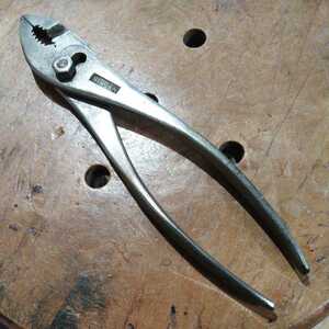 超珍品 日産自動車 NISSAN 車載工具 整備用工具 プライヤー 全長201.9mm datsun Plier 戦前？？ パトロール DC3 マイラー 17型 DB型