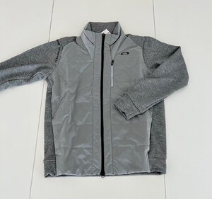 オークリー　ＯＡＫＬＥＹ ＨＹＢＲＩＤ ＰＵＦＦ ＦＬＥＥＣＥ ６．０ ＦＯＡ４０５７２９　(ＮＥＷ ＡＴＨＬＥＴＩＣ ＧＲＥＹ)　ＸＸＬ