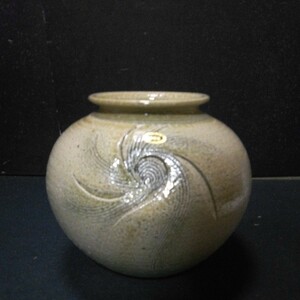 信楽焼 日本六古窯 花瓶 花器 壺 フラワーベース 櫛目渦花瓶口直径 約13cm 高さ 約21cm 箱付き