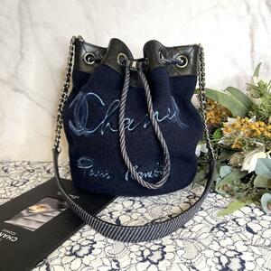 CHANEL シャネル【美品】 フェルト 巾着 マトラッセ ショルダーバッグ