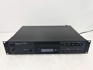 TASCAM/タスカム 業務用CDプレーヤー(CD-200) 2013年製 通電OK ジャンク品