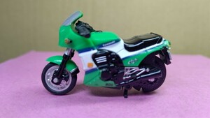 小さなバイク ！ KAWASAKI Ninja 900 ！