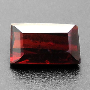 ストロライト レアストーン ルース 0.26ct 十字石 透明 暗赤色 造岩鉱物 ブラジル 瑞浪鉱物展示館 5261