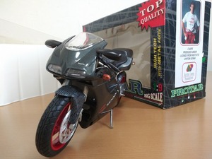 プロター 1/9 スケール　DUCATI　SENNA 1995年　リヤホイールの取り付けに歪み　中古品