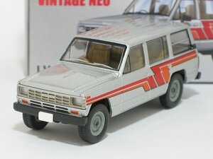 日産サファリ エクストラバンDX（銀/ストライプ）LV-N109d【トミーテック社1/64ミニカー】【トミカの時】