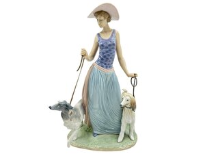 Lladro リヤドロ 優雅な散歩のひと時 婦人 陶器人形 置物