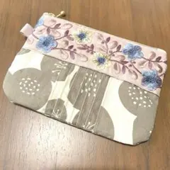 インド刺繍リボンポーチ　ファスナーポーチ　あんぱん　ピンク　可愛い　タック入り