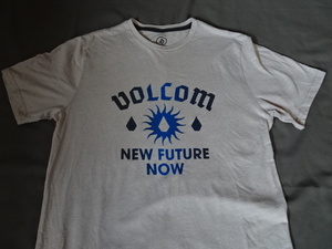 USA購入【VOLCOM】ボルコム【VOLCOM STONE】【NEW FUTURE NOW】ロゴプリント入りＴシャツUS Mサイズ ベージュ