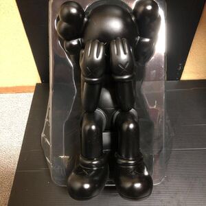 新品未使用箱無しKAWS 28cm 黒