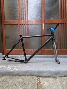 (ピスト　フレーム) 　MILWAUKEE BICYCLES BRUISER （M）＋MASTER PIST RIZER 純正フォークとオマケのハンドル・ステム