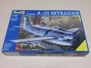 ドイツ レベル 1/48 アメリカ海軍 ダグラス A-1H スカイレイダー ベトナム戦争　Douglas A-1H SKYRAIDER in VETNAM WAR revell 04584 