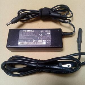 【中古パーツ】 TOSHIBA 75W PA3468U-1ACA PA5034U-1ACA PA1750-04 PA1750-24 PA3715U-1ACA等 外径約5.5mm アダプタ■ TOSHIBA 19V 3.75A