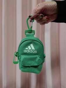 未使用品 adidas アディダス ミニリュック 収納 エコバッグ グリーン 緑色 小物入れ アウトドア ポーチ トートバッグ リサイクル素材