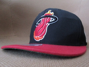 マイアミ ヒート Mitchell&Ness ロゴ 刺繍 スナップバック キャップ Miami Heat ミッチェル&ネス CAPレブロン ジェームズ LeBron James NBA