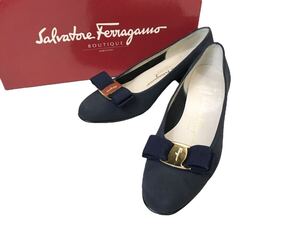 (D) Salvatore Ferragamo フェラガモ ヴァラリボン ヌバック レザー パンプス 5.5 ネイビー