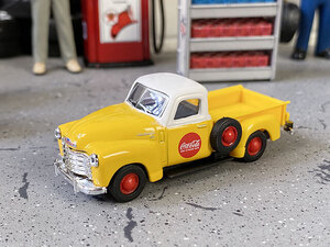 コカ・コーラ　1953年　シボレー3100ピックアップ　ミニカー　1/72スケール　（イエロー）　■　アメリカン雑貨　アメリカ雑貨