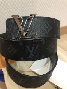 #LOUIS VUITTON #ルイヴィトン #メンズベルト #レザーベルト #バックル他と違い目立つ