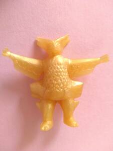 怪獣消しゴム　ギエロン星獣　金色　星人　 ウルトラセブン　再生怪獣　フィギュア　ultraseven monster figure starbem gyeron gold color