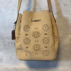 COACH コーチ パンチングデザイン 巾着型ショルダーバッグ ベージュ