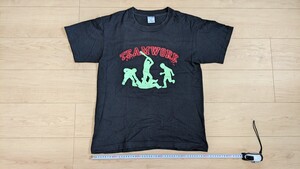 蓄光プリント 夜光ラバープリント 発光 暗闇光る チームワーク TEAMWORK 古着 Tシャツ 一点物 ジョークT サイズL タイ 両面プリント 黒 