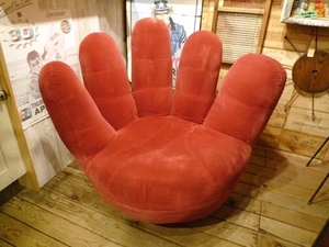 80’ｓ　ビンテージ　家具　ハンドチェア　手の形　椅子　イス　回転式　赤　ベルベット素材　インテリア　ディスプレイ　レア