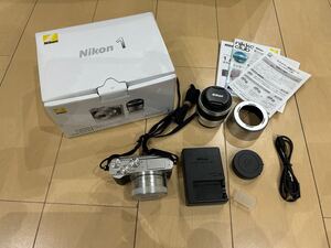 美品　Nikon 1 J5 ミラーレス一眼カメラ デジタルカメラ ダブルレンズキット