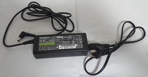 ノートパソコン用　ACアダプター　中古美品　純正　SONY　19.5V　VGP-AC19V37☆☆☆ 