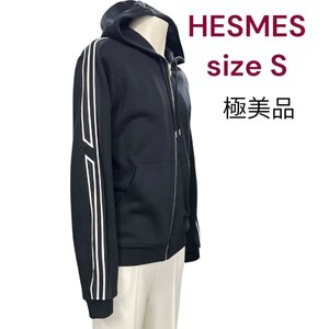 極美品　HESMES ランH フード付きパーカー スウェット　トレーナー　黒　S　M4K259