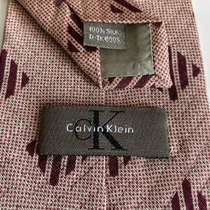 カルバンクライン（Calvin Klein) 赤四角ネクタイ