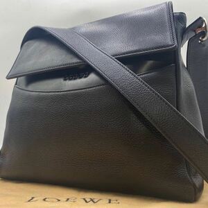 1円【極美品】LOEWE ロエベ ショルダーバッグ ビジネス メンズ クロスボディ 肩掛け 高級シボ革 自立 ロゴ型押し 本革 レザー ブラック 黒