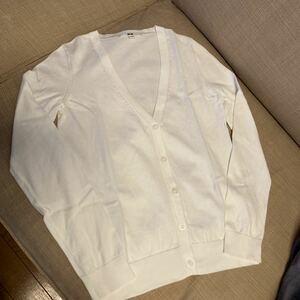 ◎中古美品◎ユニクロ UNIQLO UVカットVネックカーディガン白ホワイト Sサイズ 冷房対策