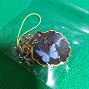 【手作りアクセサリー！】ハンドメイド レジンアクセサリー バタフライ・キス ストラップ 蝶 Butterfly