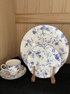 WEDGWOOD未使用ブループラムプレート2枚コーヒーカップ&ソーサー廃盤品