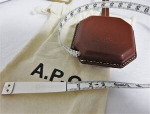 送料無料 定価2万 A.P.C. AMBRE TAPE MEASURE 150cm ドイツ製 スペイン製 牛革 テープ メジャー レザー キーリング 巻尺 APC アーペーセー