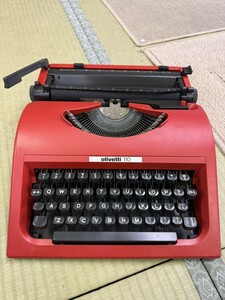 戸0723 レトロ アンティーク Olivetti 110 タイプライター スペイン製 インテリア レッド系 現状品 当時物