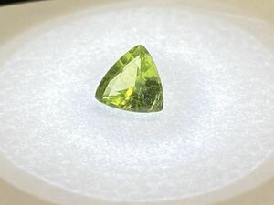 ペリドット　ルース　0.5ct