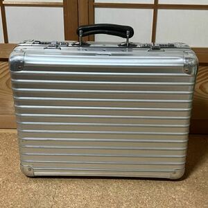 送料無料 RIMOWA リモワ クラシックフライト アタッシュケース 970.12 25L シルバー TSAロック 976.12