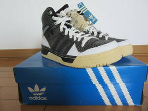 adidas メンズ　靴　スニーカー　黒・白　ハイカット　28.5cm